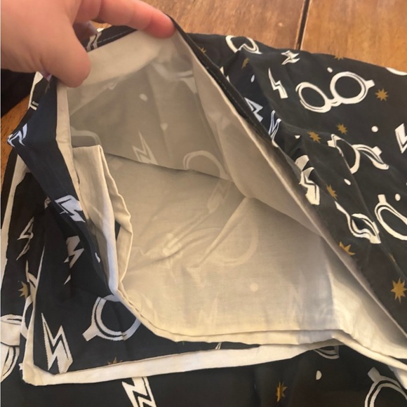 Bedding - Picture 2 of 4